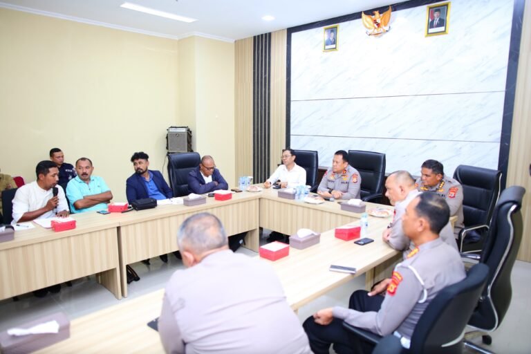 Masyarakat Tulehu Minta Kapolda Tegakkan Hukum Seadil-adilnya