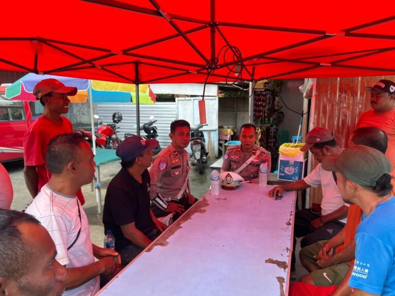 Tekan Resiko Lakalantas, Polda Maluku Edukasi Sopir Angkot Laha