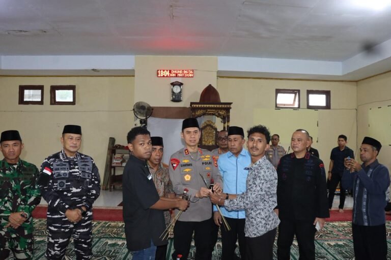 Kapolda Pimpin Perjanjian Damai Warga Fiditan-Tual