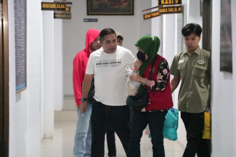 Fadila Marasabessy Diciduk di Pasar Mardika, Sabu Diamankan Sebagai Barang Bukti