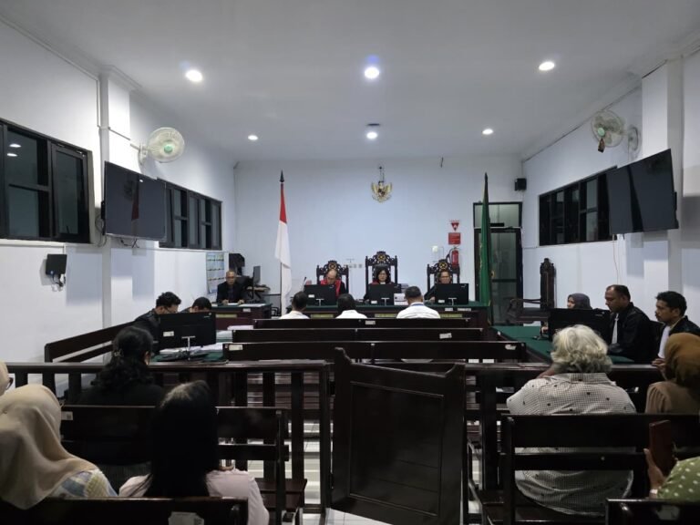 Petrus Fatlolon Dituntut 8 Tahun Penjara di Kasus BUMD Energi