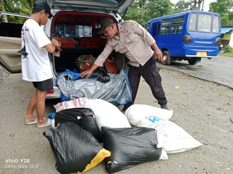 Ratusan Liter Sopi Disita Polisi di Pelabuhan Hunimua