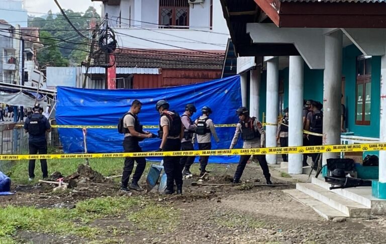 Temuan Diduga Bom Pesawat Peninggalan Perang Dunia Gegerkan Warga Ambon