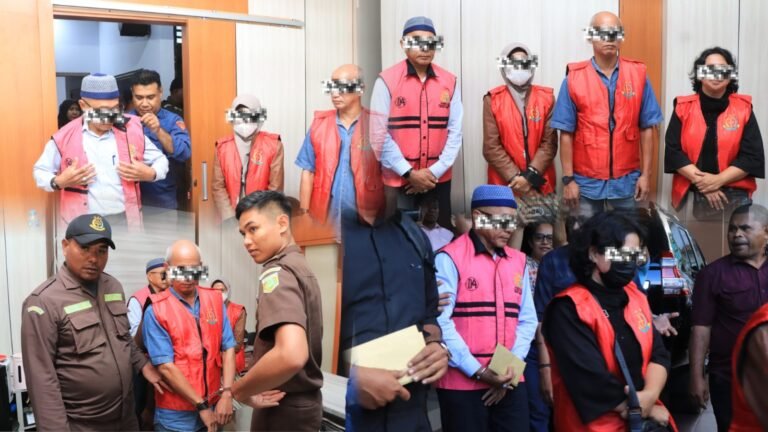 Ismail Usemahu & Tiga Tersangka Dugaan Korupsi Jalan Danar-Tetoat Ditahan