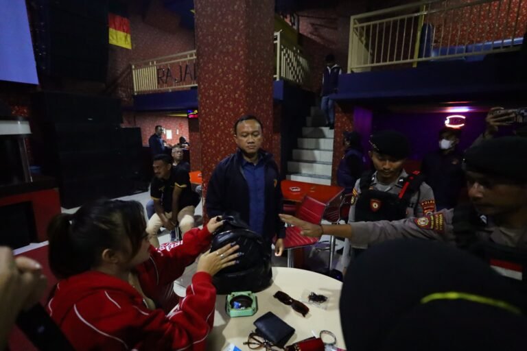 Razia Empat Karaoke di Ambon, Petugas tak Temukan Narkoba, Pengunjung Negatif