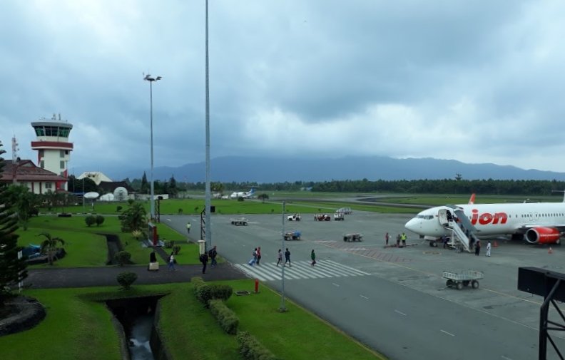 Pattimura-AirportTerminal-Wikipedia
